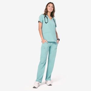 SEA GLASS Women’s FIGS Cargo Scrub Pants - Medium